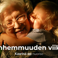 Vanhemmuuden viikon tapahtuman mainos, jossa pieni tyttö halaa iloisena isoäitiä